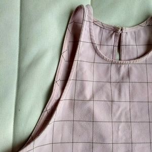 pink grid crop top w/ split back detail 🌸